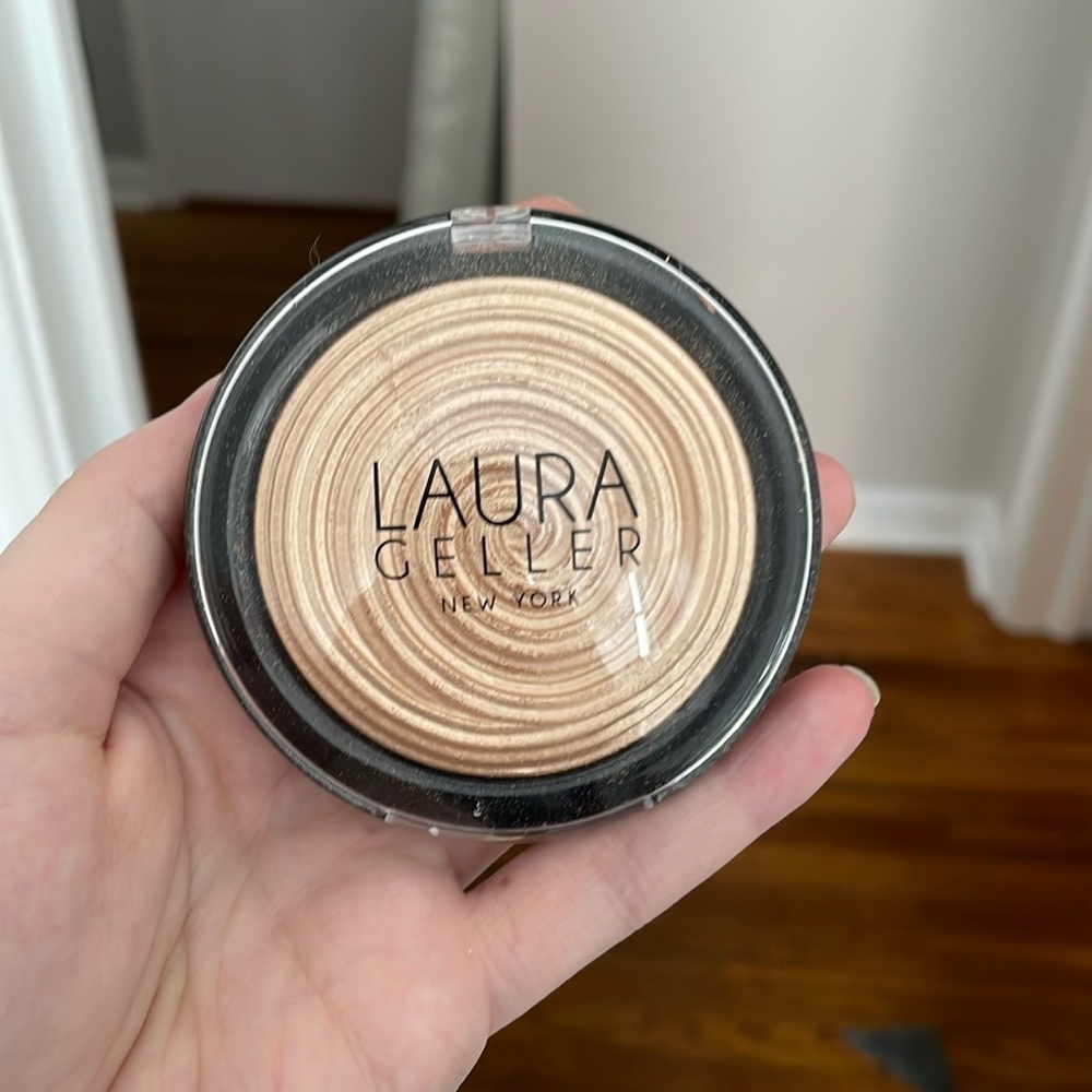 Laura Geller illuminator